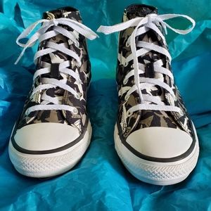 Youth Converse Shark Bite Sneakers